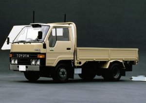 TOYOTA DYNA 1984. Repair manual shassis & body.